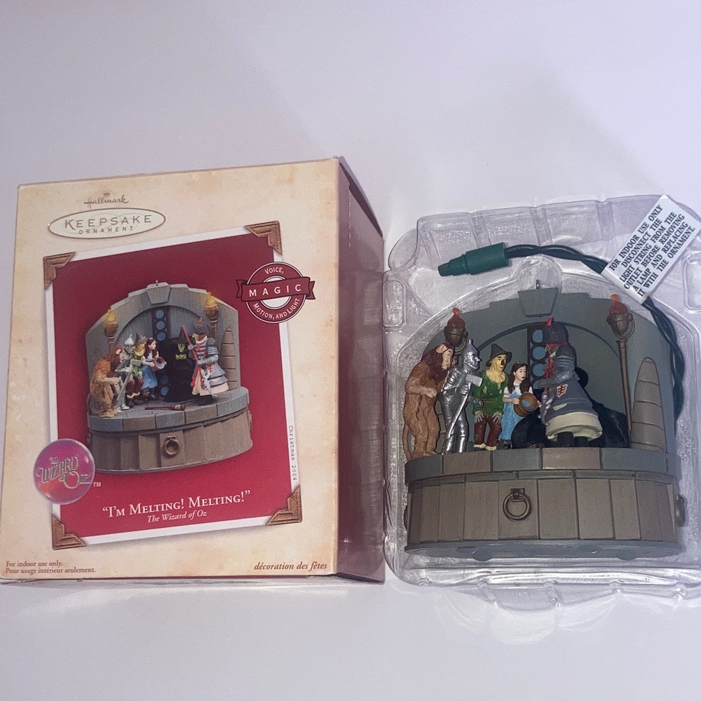 Hallmark Gray & Green Wizard of Oz I’m Melting Holiday Ornament TESTED WORKS